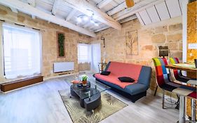 Immeuble 3 Apparts Centre historique St Gilles MaisoncarreeConciergerie
